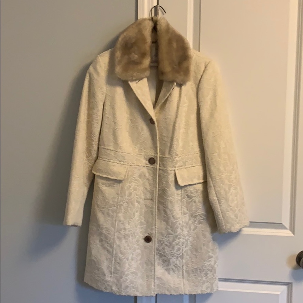 Jacquard coat with faux skin collar